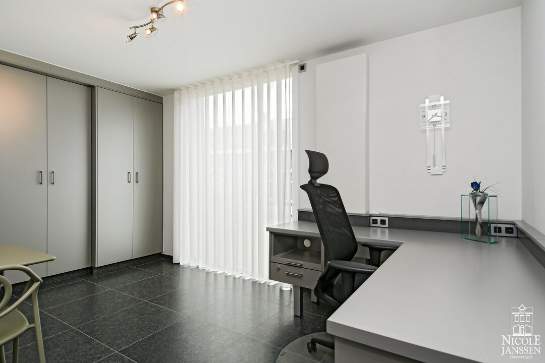 Schitterend ruim luxe-appartement van ca. 161m² met royaal terras in het centrum van Lanaken foto 19