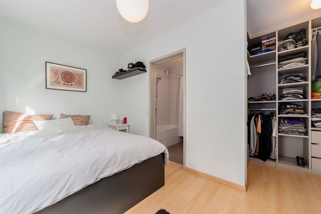 Ruim instapklaar appartement met 2 slaapkamers en 2 badkamers en terras van ca 30 m² foto 11