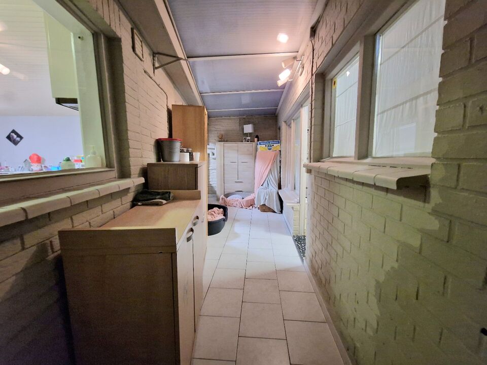 KROMBEKE - Te renoveren halfopen woning voorzien van  slaapkamers en garage. foto 16