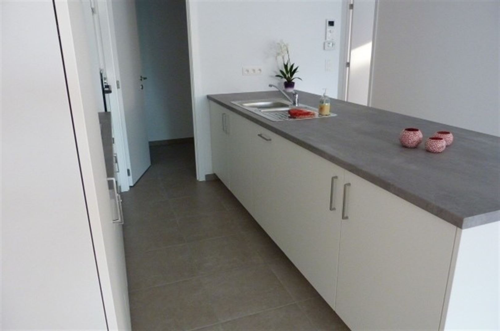 Luxe nieuwbouw-appartement met 2 slaapkamers  in centrum van Sint-Truiden. foto 9