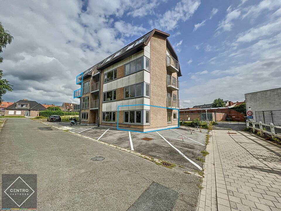 3 volledig vernieuwde VERHUURDE studio's  van ± 40m²  op GUNSTIGE LIGGING te centrum Roeselare. foto 2