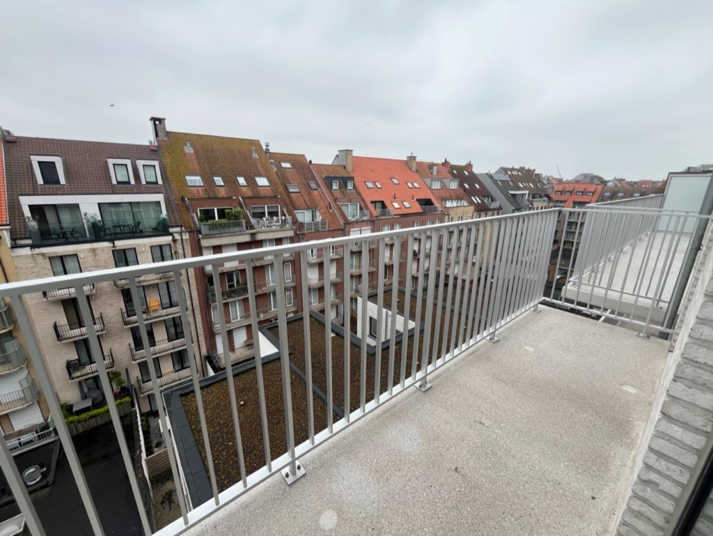 ONGEMEUBELD - Nieuwbouw appartement met 2 slaapkamers gelegen op de Lippenslaan te Knokke (integraal geschilderd). foto 15