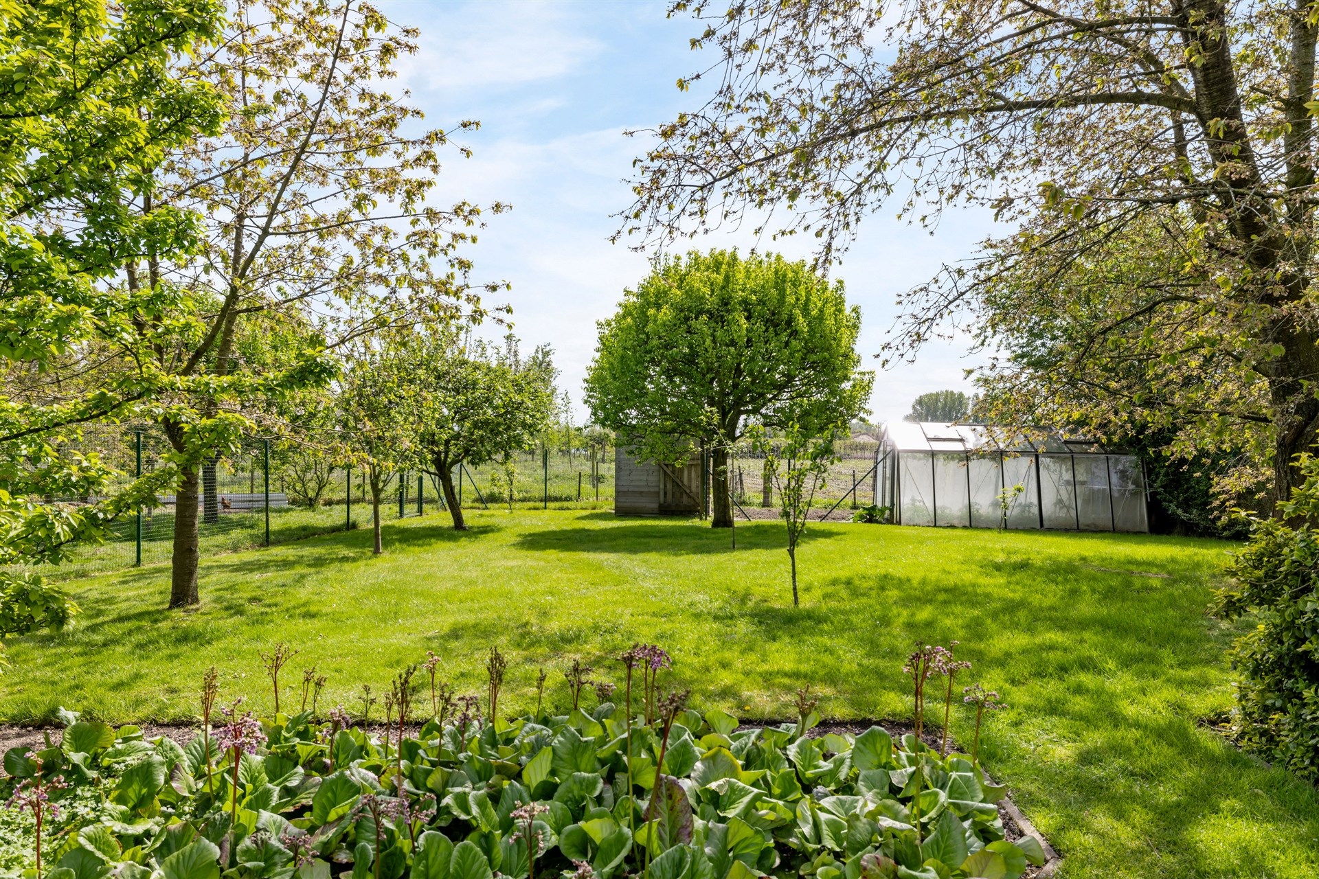 Ruim opgezette gezinswoning met een mooi aangelegde tuin op een residentiële toplocatie (2.375m²) foto 35