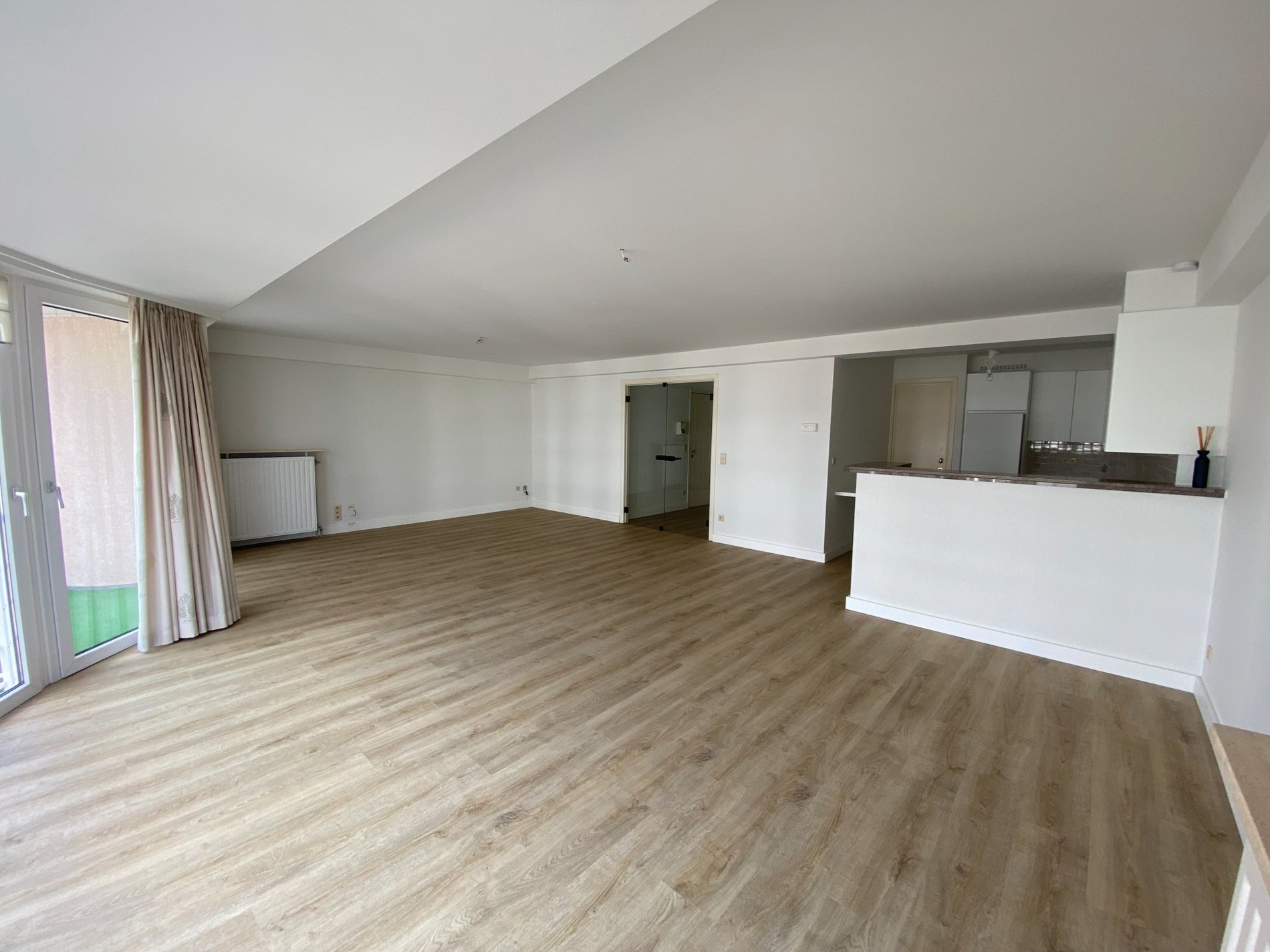 Ongemeubeld - Aangenaam en ruim appartement met drie slaapkamers gelegen in de Lippenslaan te Knokke.  foto 6
