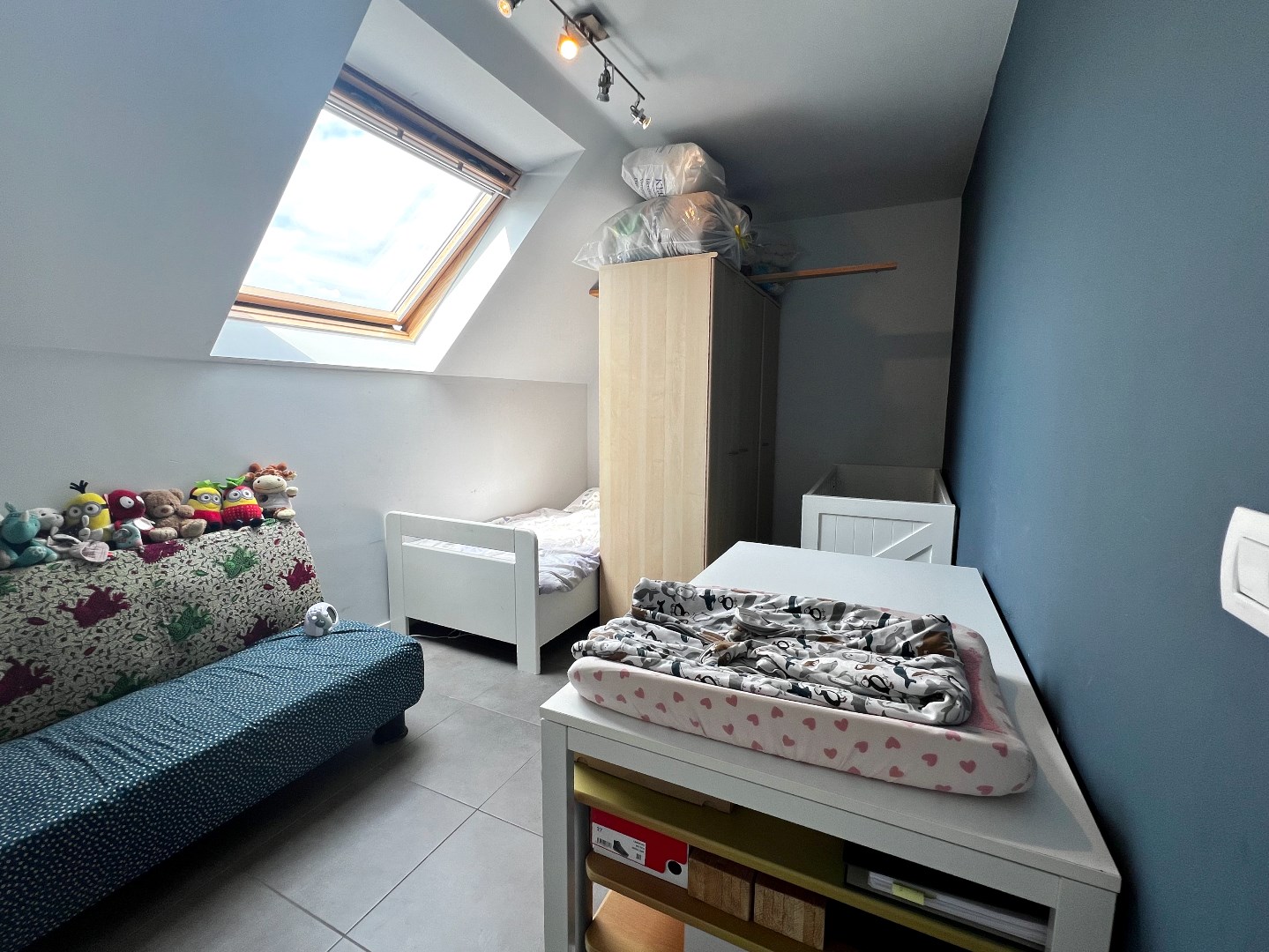 Instapklaar appartement met 2 slaapkamers, autostandplaats en kelderberging te koop te Harelbeke! foto 9