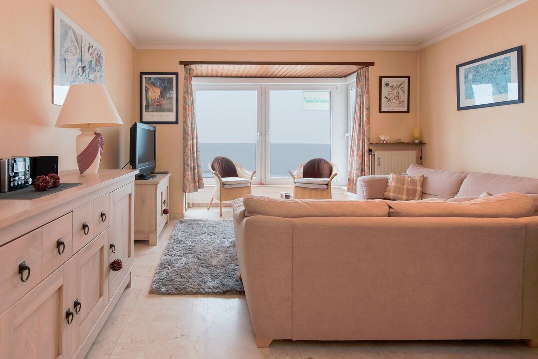 Prachtig instapklaar appartement met 2 slaapkamers op de Zeedijk van Middelkerke foto 1