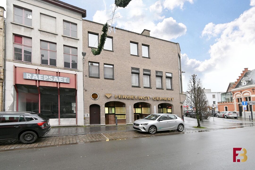 Handelspand met luxueus duplex appartement in het hartje van de Vlaamse Ardennen foto 2