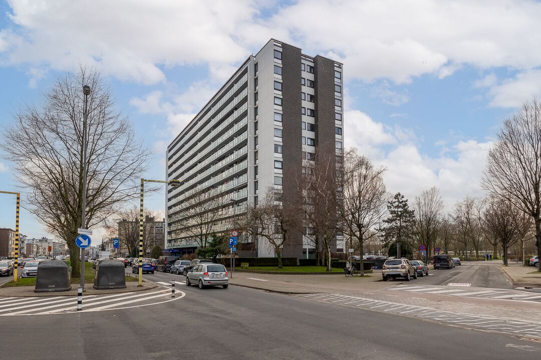 2 slaapkamer appartement op de 11e verdieping in Merksem te koop! foto 4