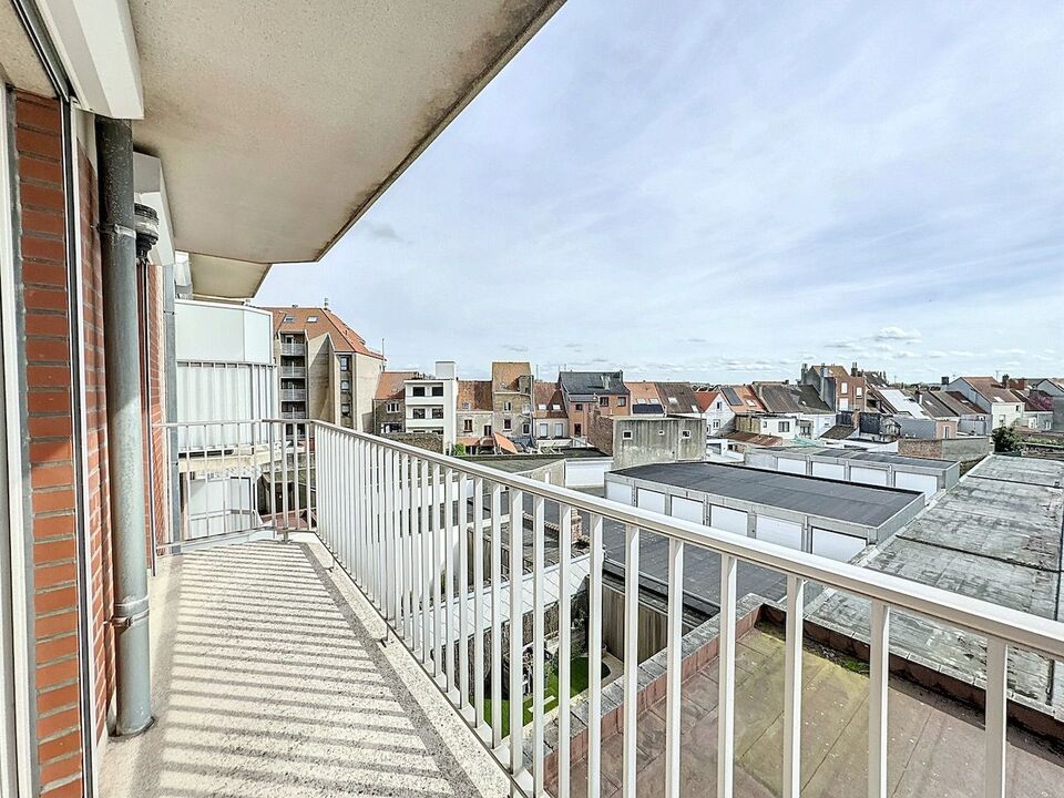 Lichtrijk appartement met weids uitzicht en mogelijkheid tot aankoop privéparkeerplaats aan de Knokkestraat foto 18