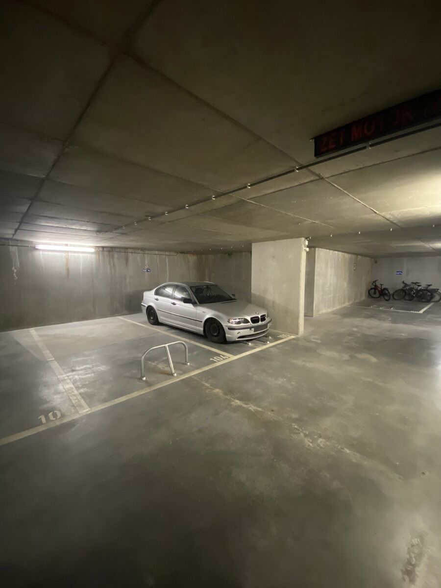 Autostaanplaats in recente ondergrondse garage te koop foto 3