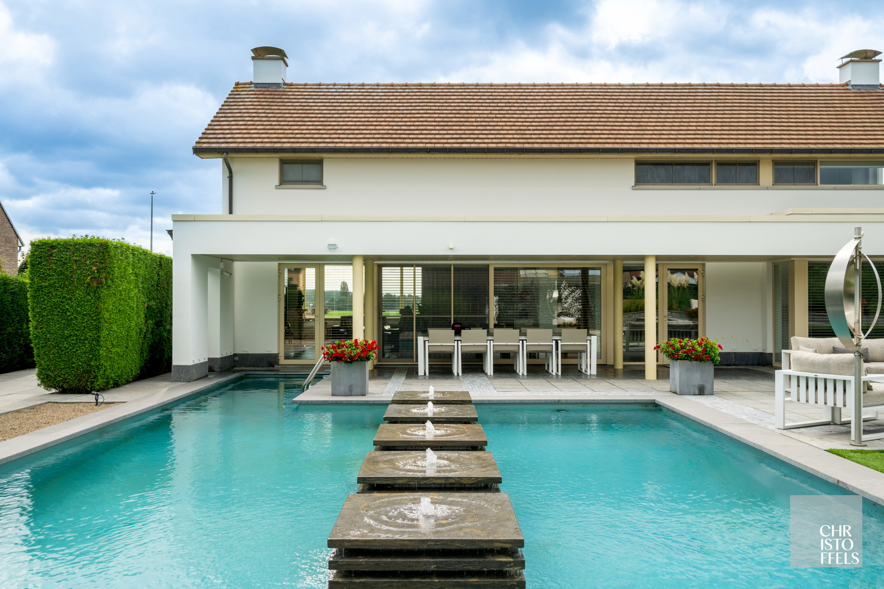 Exclusieve villa met verwarmd zwembad op een perceel van 2.295m²!  foto 7