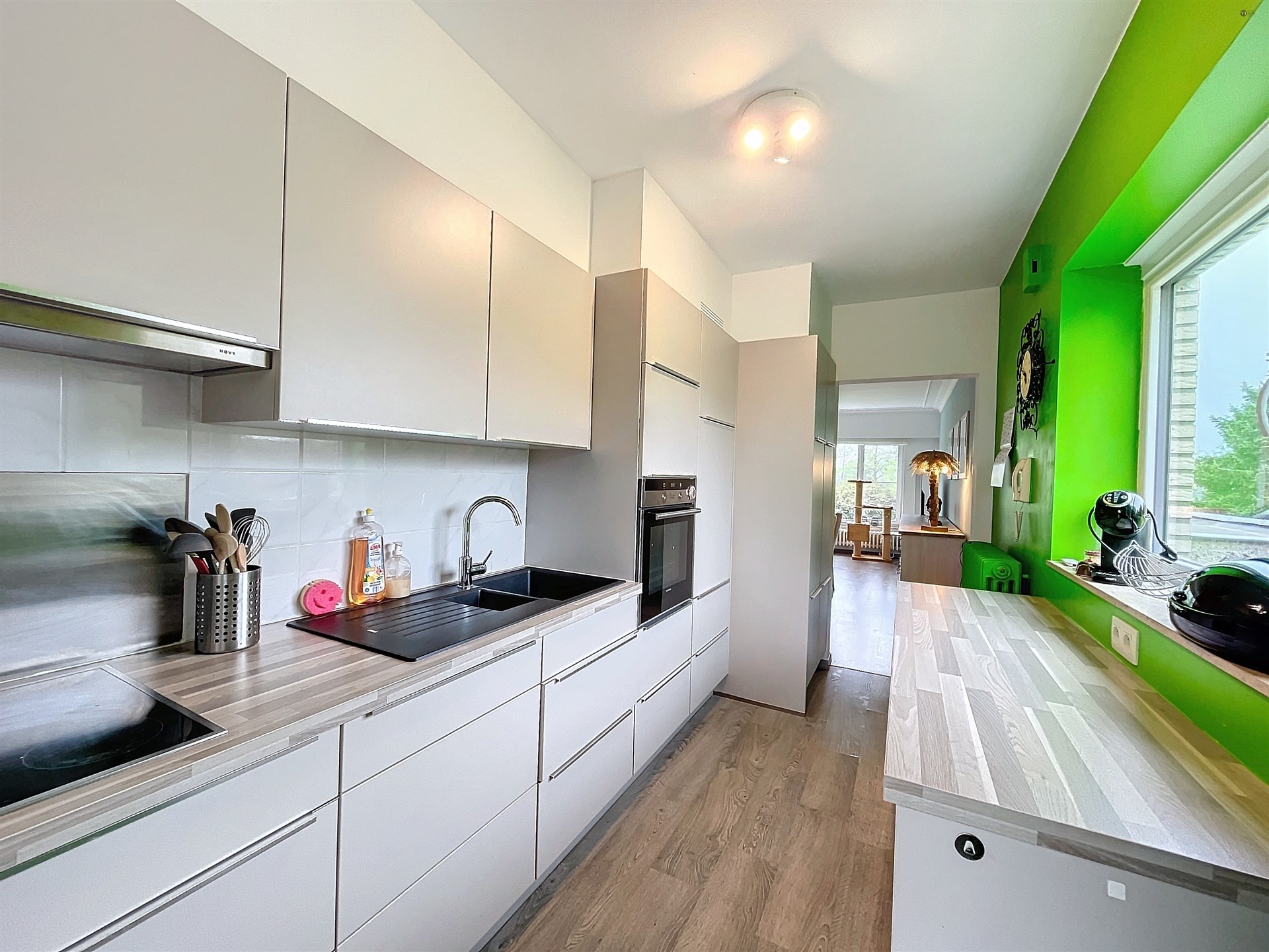 Instapklaar appartement met 2 slaapkamers, garagebox en tuin gelegen op toplocatie in Belsele! foto 5