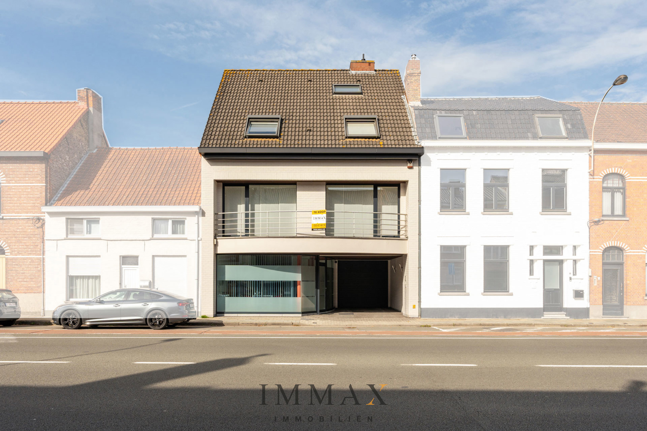Instapklare opbrengsteigendom met kantoorruimte/appartement met 4slpks/magazijn/parking op topligging | Brugge (Sint-Andries) foto 1
