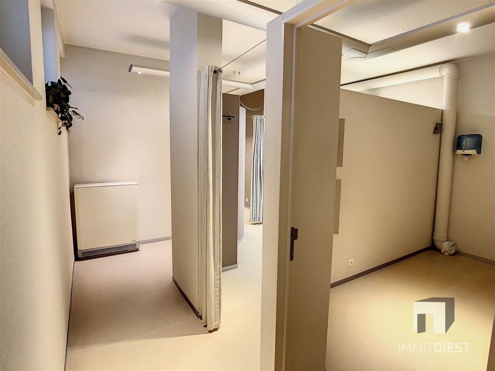 Gelijkvloerse kantoorruimte in centrum Diest, mogelijk om te bouwen tot appartement. foto 11