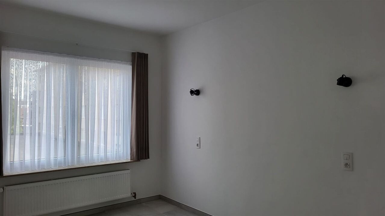 Pas gerenoveerd appartement met twee slaapkamers foto 9