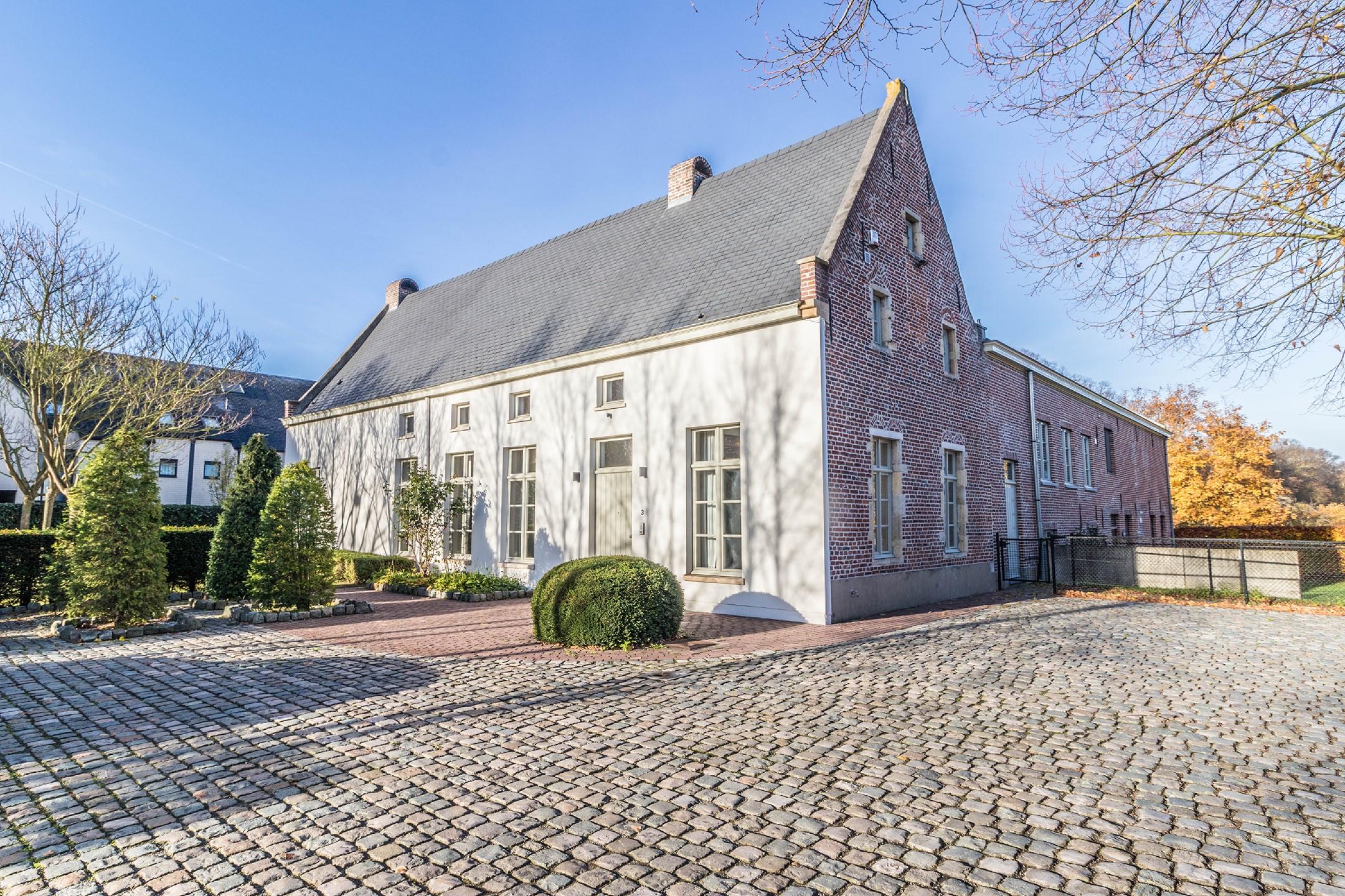 Prachtige, volledig gerenoveerde 3-gevel villa  foto 1