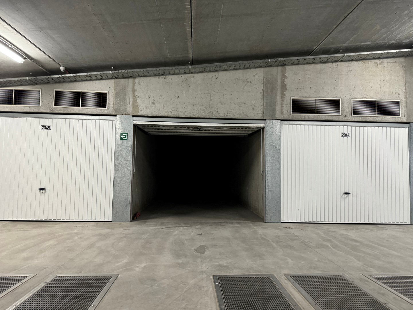 Centraal gelegen dubbele garagebox voor 2 auto's foto 3