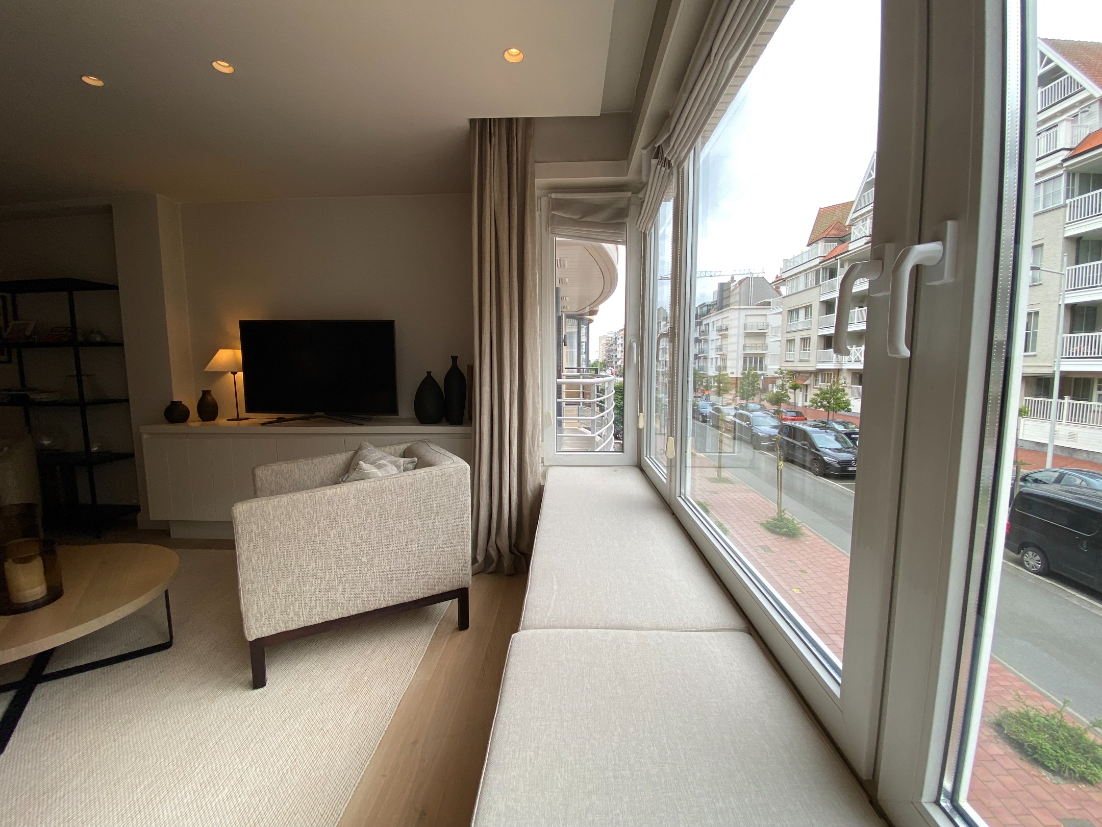 Gemeubeld - Gezellig 2 slaapkamer appartement gelegen in de Van Bunnenlaan te Knokke.  foto 10