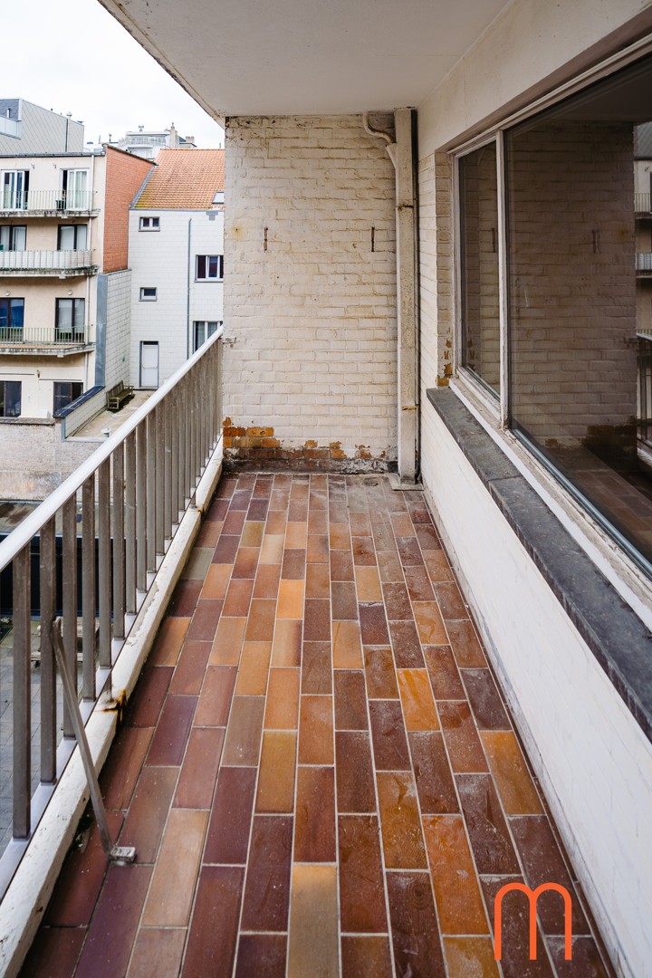 Te renoveren appartement in het centrum van Oostende, op 100 m van zee en strand. foto 10