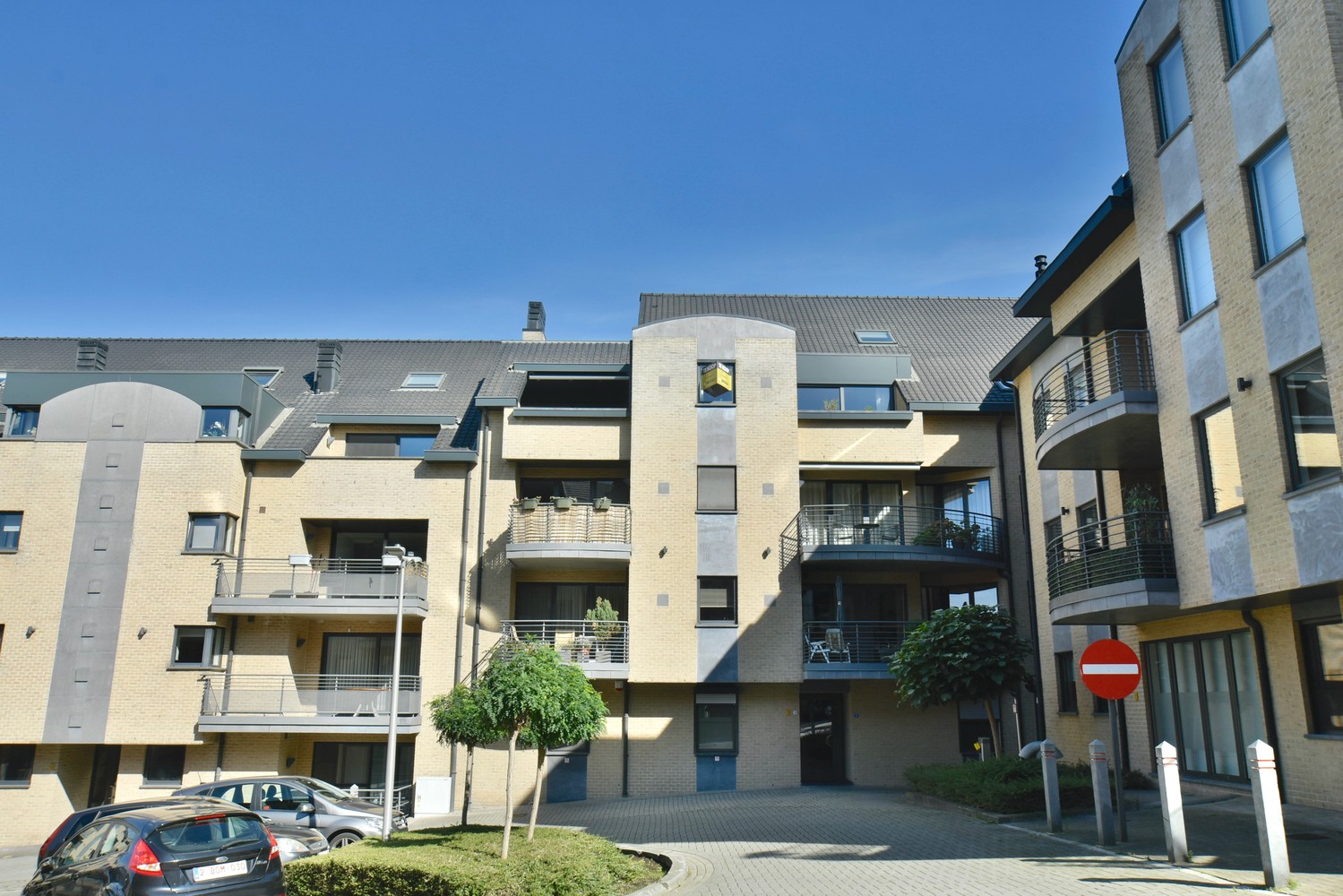 Klassevol penthouse van 318 m² met 4 slaapkamers, 2 badkamers en 2 garages, rustig gelegen in het centrum van Lanaken foto 24