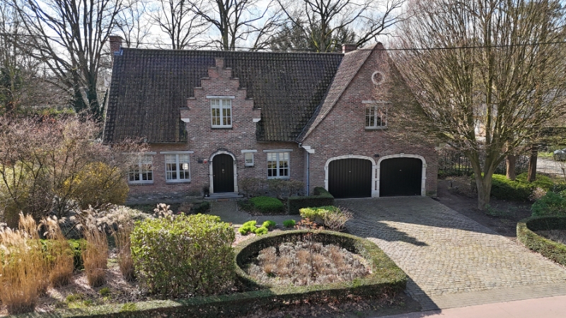 Ruime villa 340m² met bureel-praktijkruimtes of kangoeroe-woning op 15 are foto 2