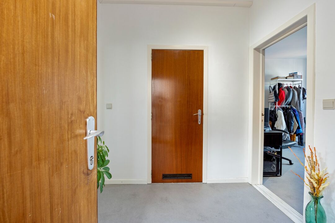 Charmant twee slaapkamer appartement met garagebox te Sint-Amandsberg foto 4