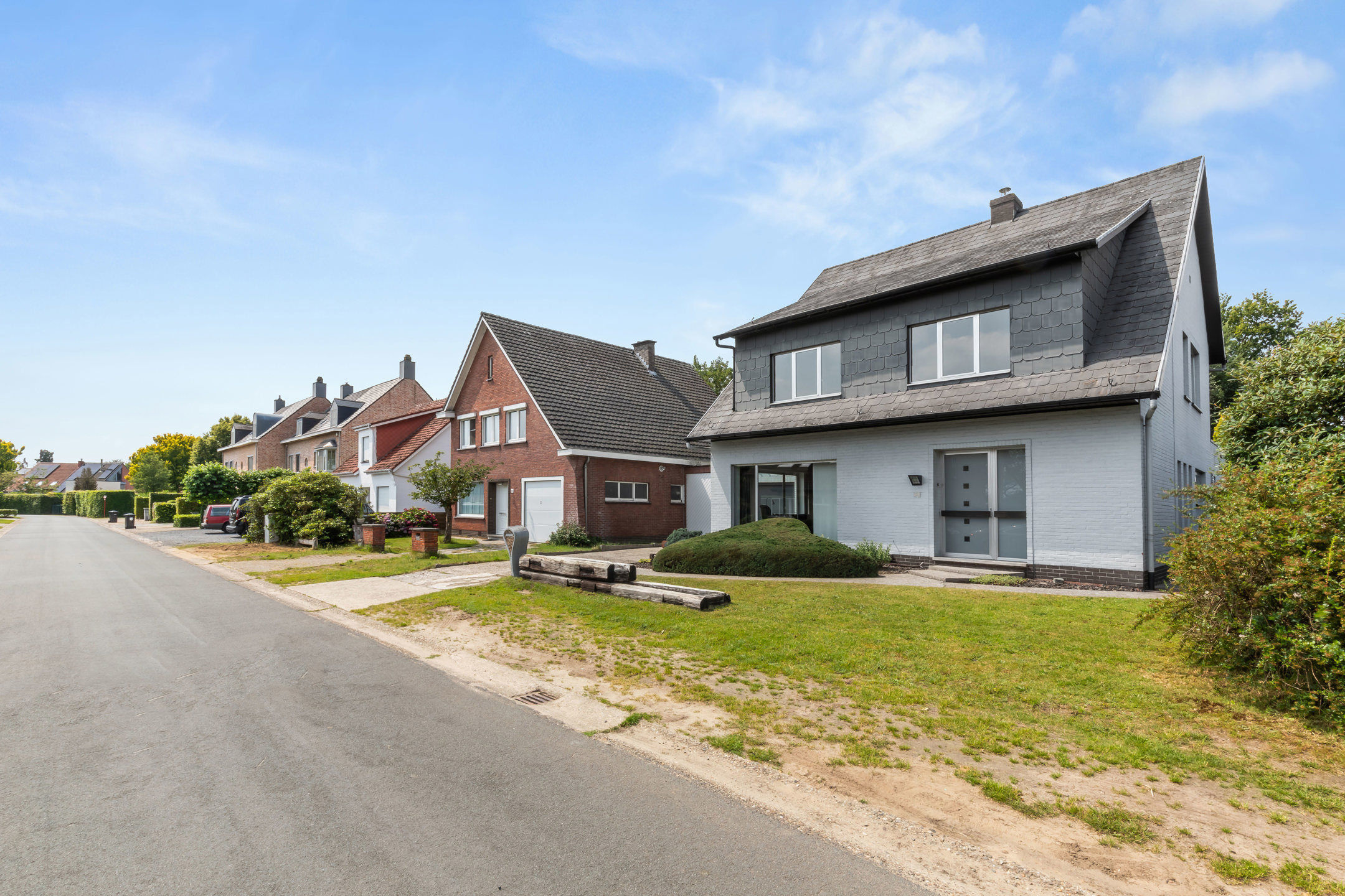 Deels gerenoveerde ruime woning met 6 SLPK en prachtige tuin foto 39