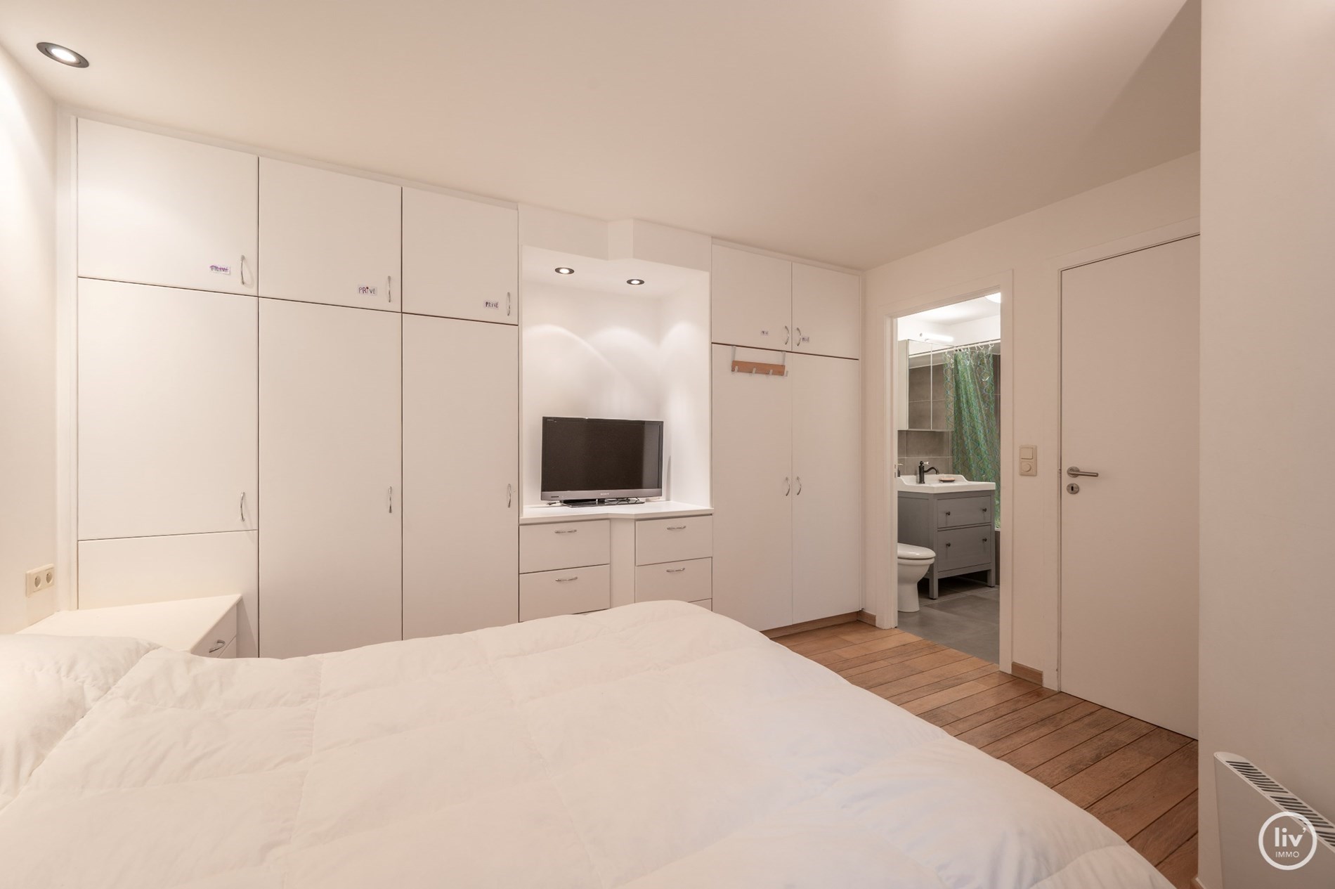 Aangenaam 2 slaapkamerappartement met mooie gevelbreedte centraal gelegen vlakbij het Rubensplein te Knokke.  foto 12