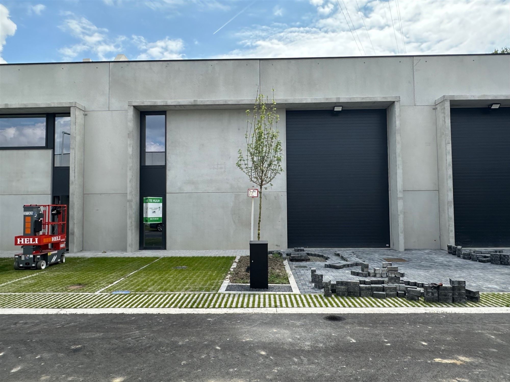 Industrieel gebouw - 241m² - in nieuwe ontwikkeling Wildebeek Erembodegem foto 1