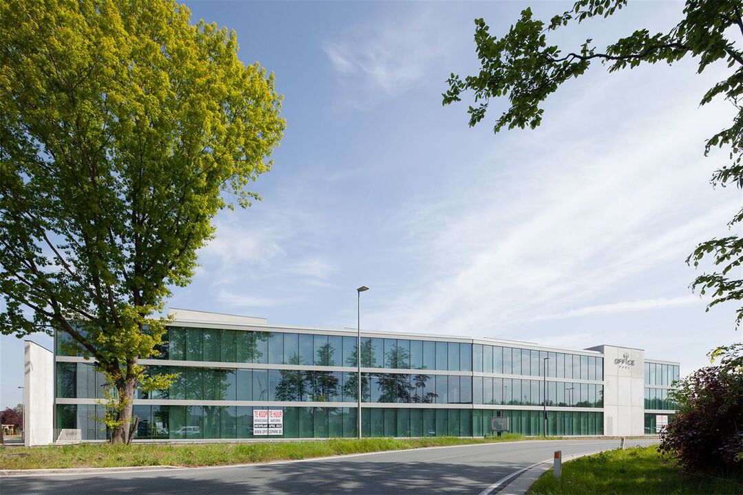 Unieke en duurzame BEN-kantoorruimte van 445m² op uitstekende locatie met grote visibiliteit foto 1