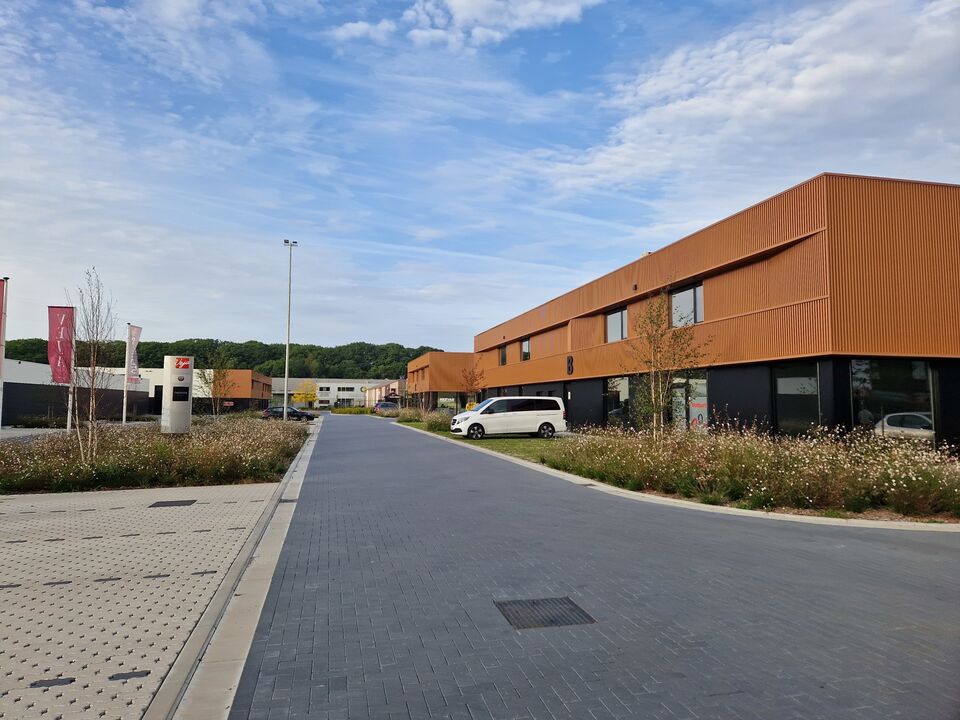 Nieuwbouw KMO-unit met twee autostaanplaatsen te Merksplas. foto 2