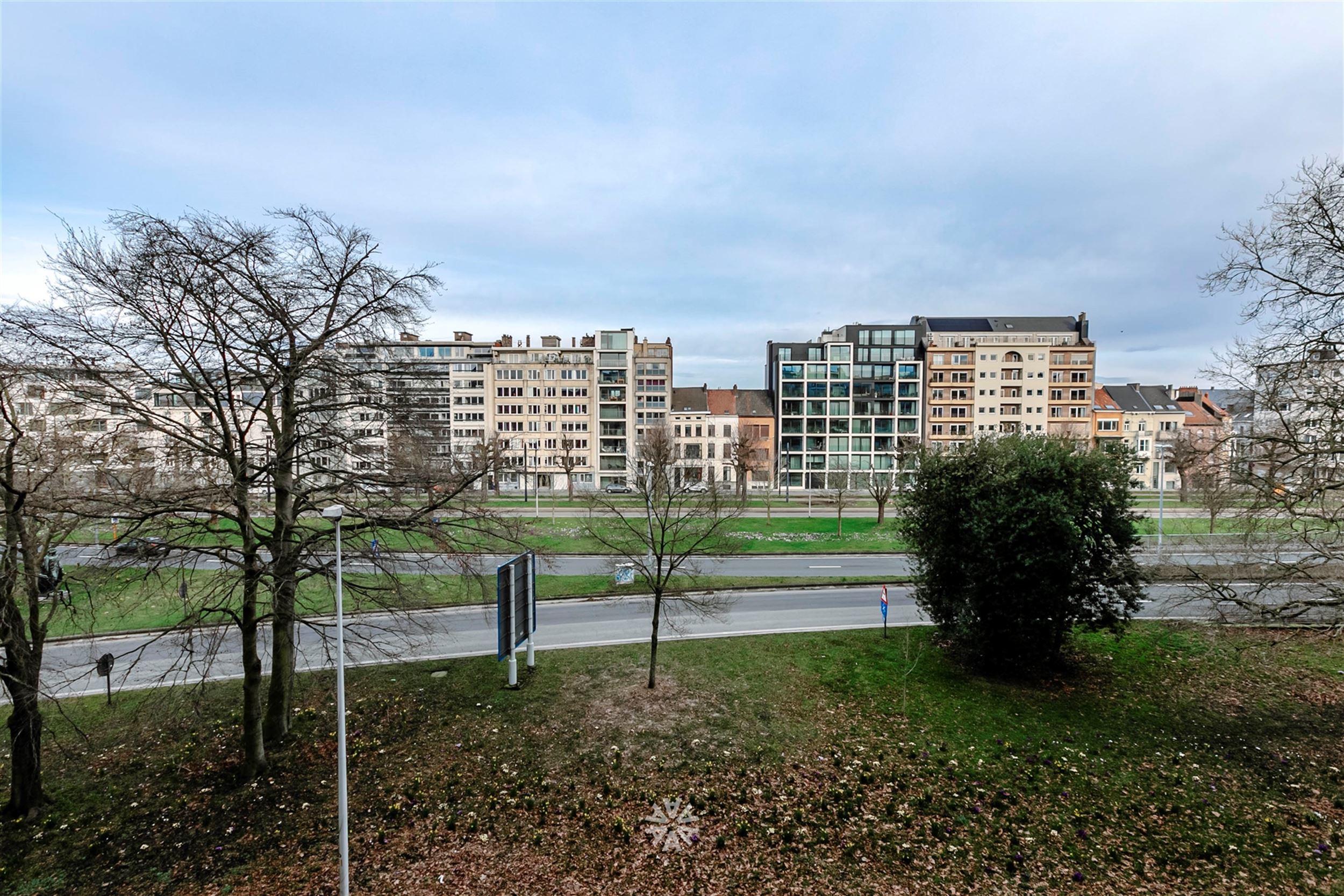 Hoogwaardig gerenoveerd appartement met 2 slaapkamers te koop aan het Gentse Zuidpark foto 14