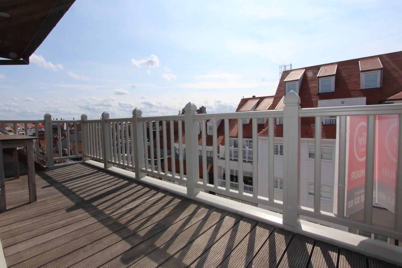 GEMEUBELD - Duplex appartement MET DRIE SLAAPKAMERS gelegen in de DUMORTIERLAAN te Knokke-Heist  foto 38