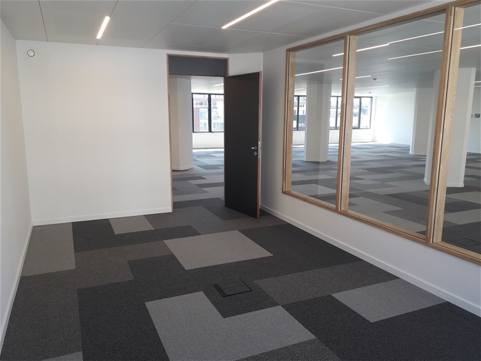 Volledig rerenoveerde kantoren te huur vanaf 150 m² foto 14