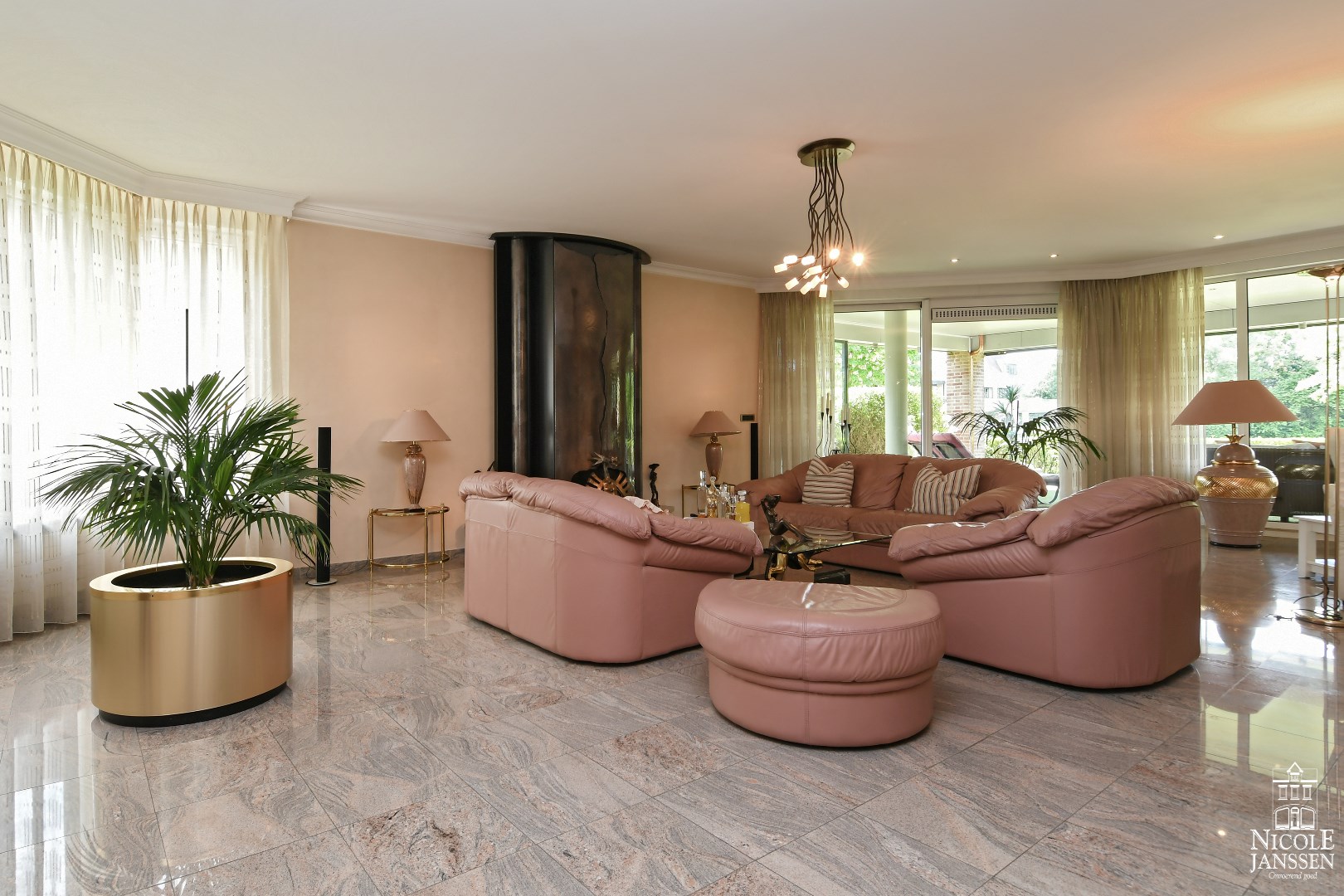 Gelijkvloers luxe appartement van ca. 271m² met royaal terras dichtbij het centrum van Maaseik.  foto 6