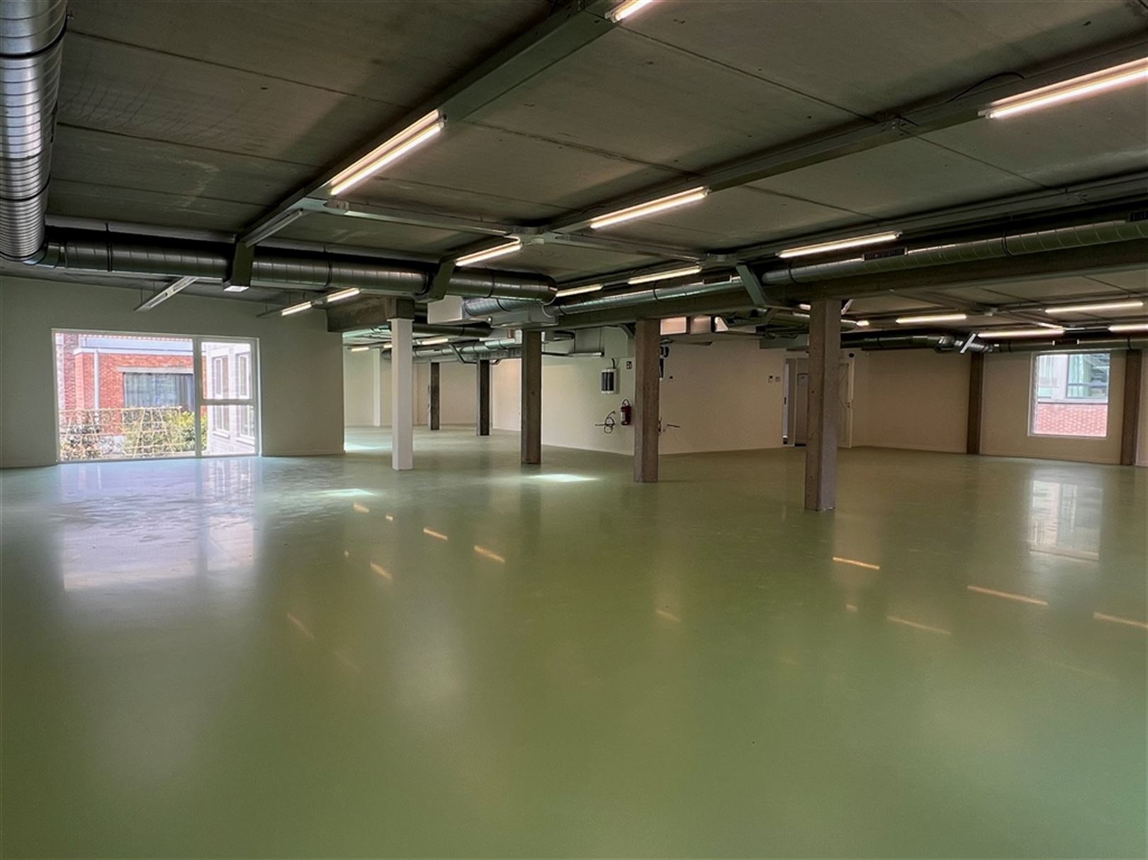 Kantoren in Industriële Loftstijl nabij Gent Dampoort tussen 182m² en 449m² foto 7