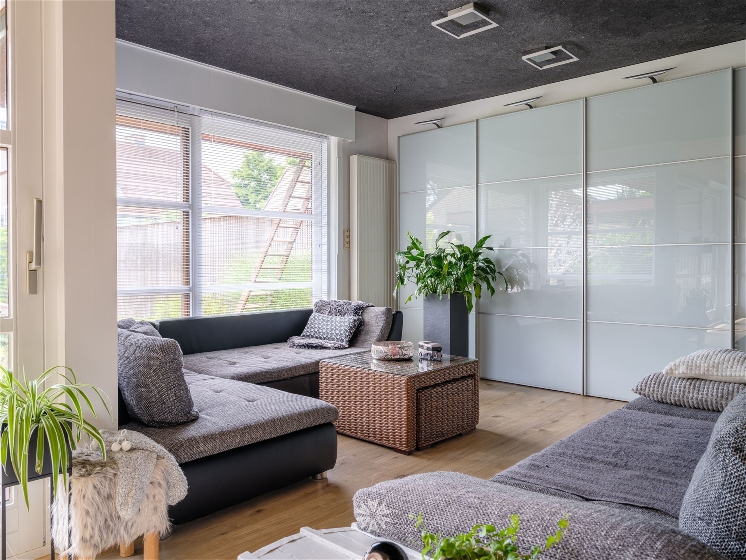 Instapklare en rustig gelegen 3-slaapkamerwoning te koop in een residentiële wijk te Evergem foto 10
