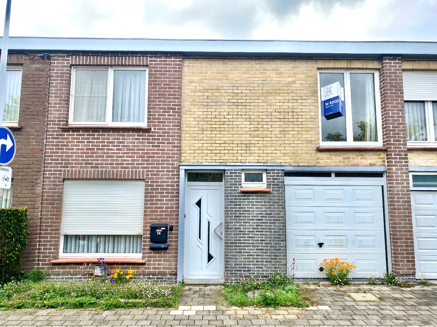 Ruime woning met grote tuin en uitweg te koop in rustige wijk te Roeselare!  foto 2
