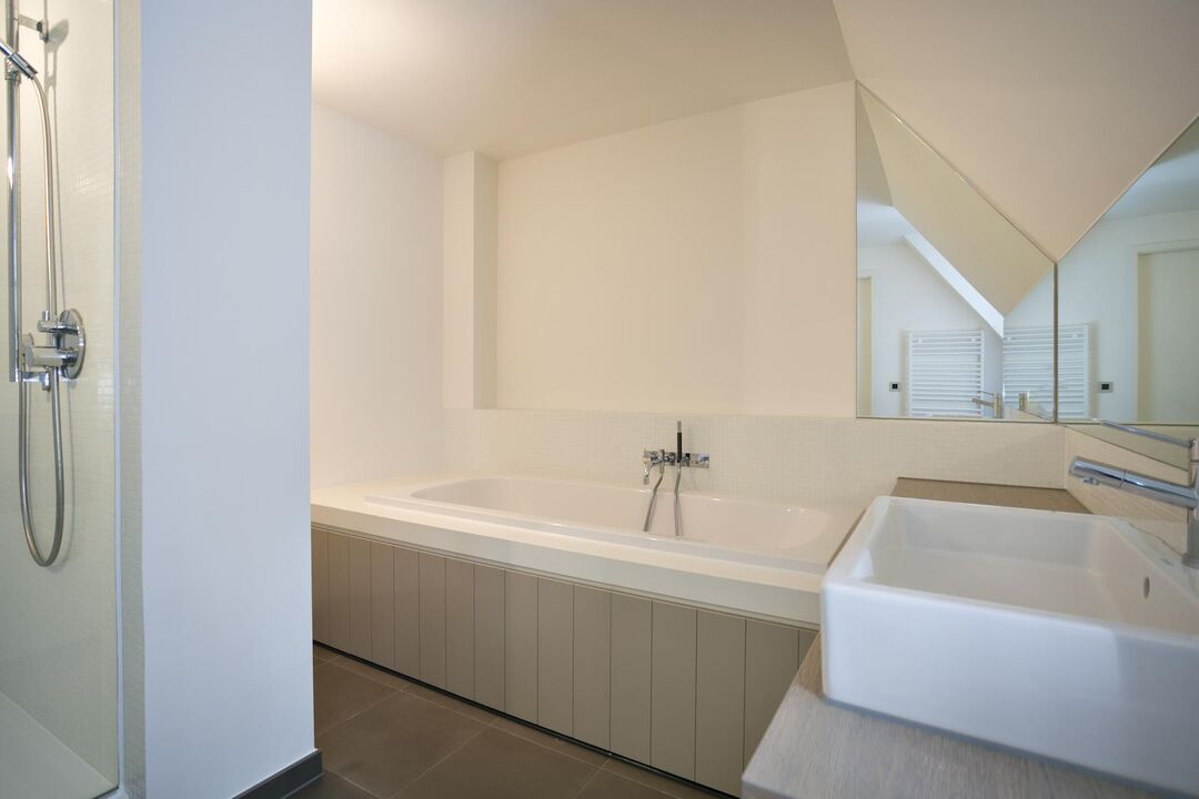 BRASSCHAAT - Ruime luxueuze villa met 5 slaapkamers en 4 badkamers op domein van 1,3 ha. foto 28