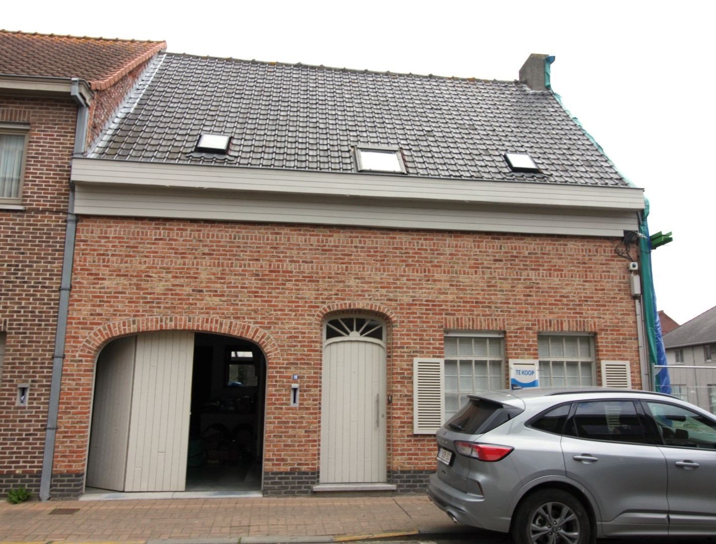Verzorgde woning met inpandige garage in het centrum van Oostnieuwkerke op 264m². foto 12