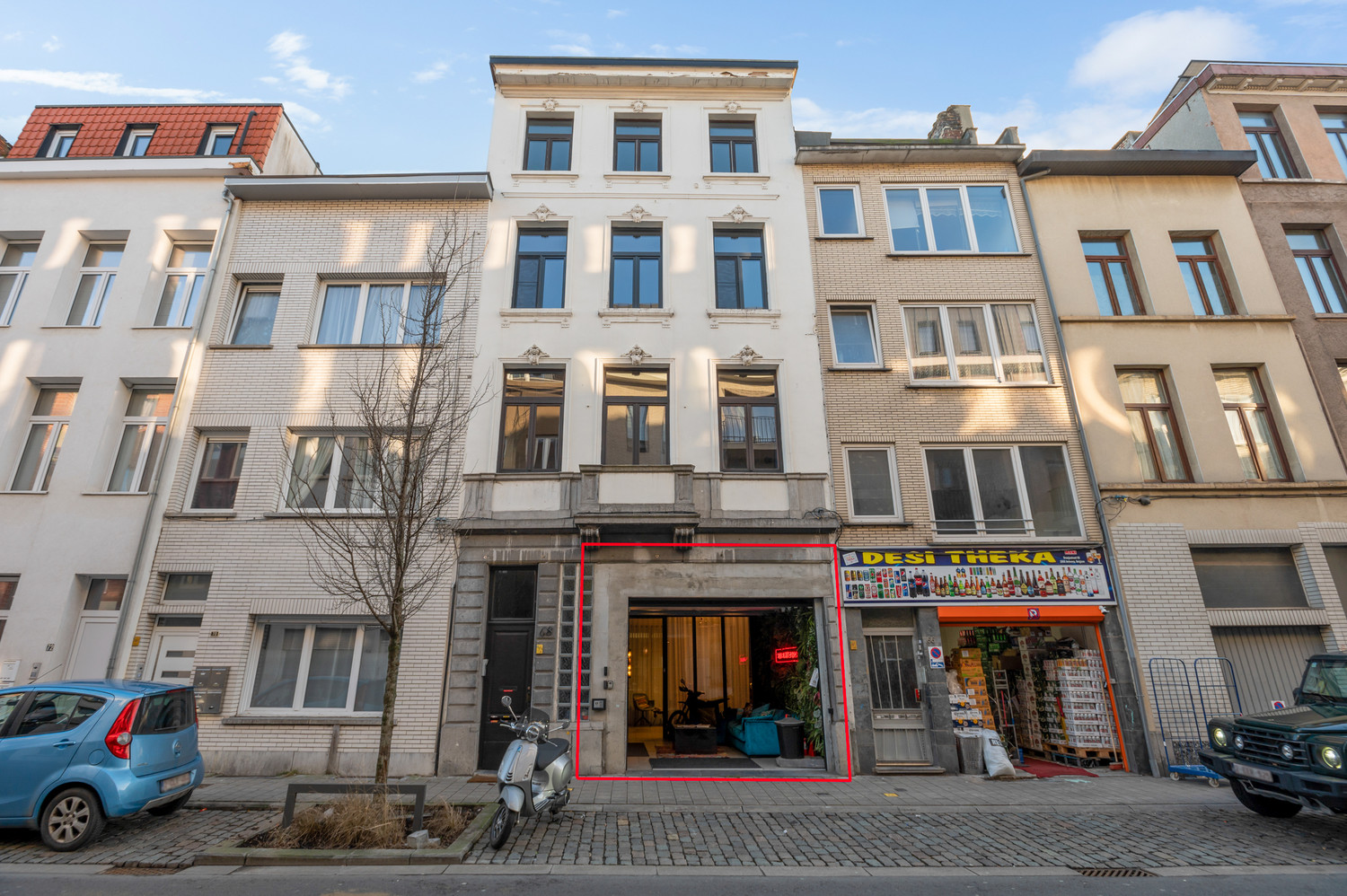 Instapklare en prima gelegen kantoorruimte/commercieel gelijkvloers van maar liefst 328m² te Antwerpen-centrum met tal van mogelijkheden! foto 2