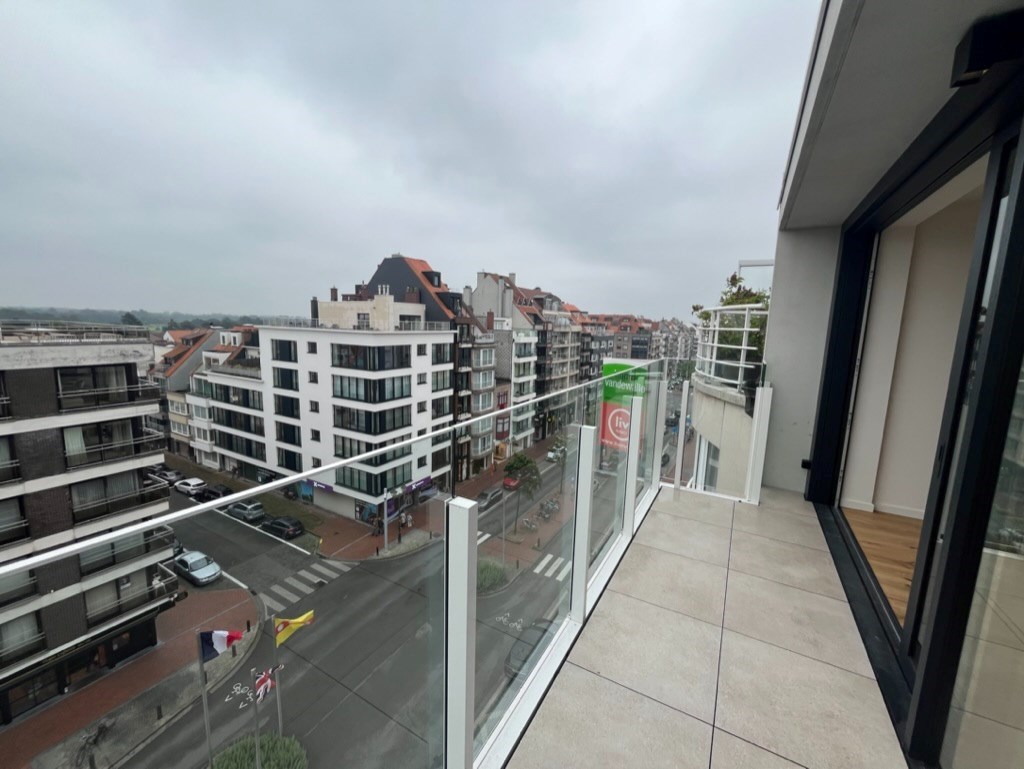 ONGEMEUBELD - Nieuwbouw appartement met 2 slaapkamers gelegen op de Lippenslaan te Knokke (integraal geschilderd). foto 5