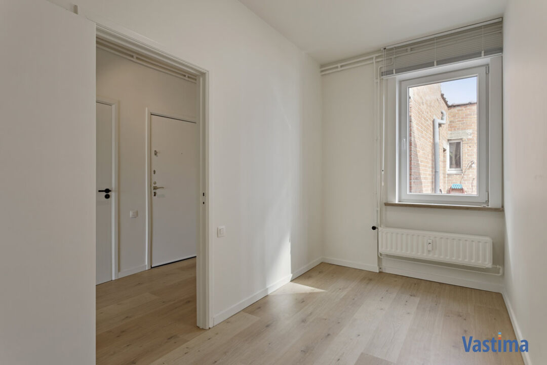 Knap gerenoveerd appartement met staanplaats in centrum Aalst foto 15