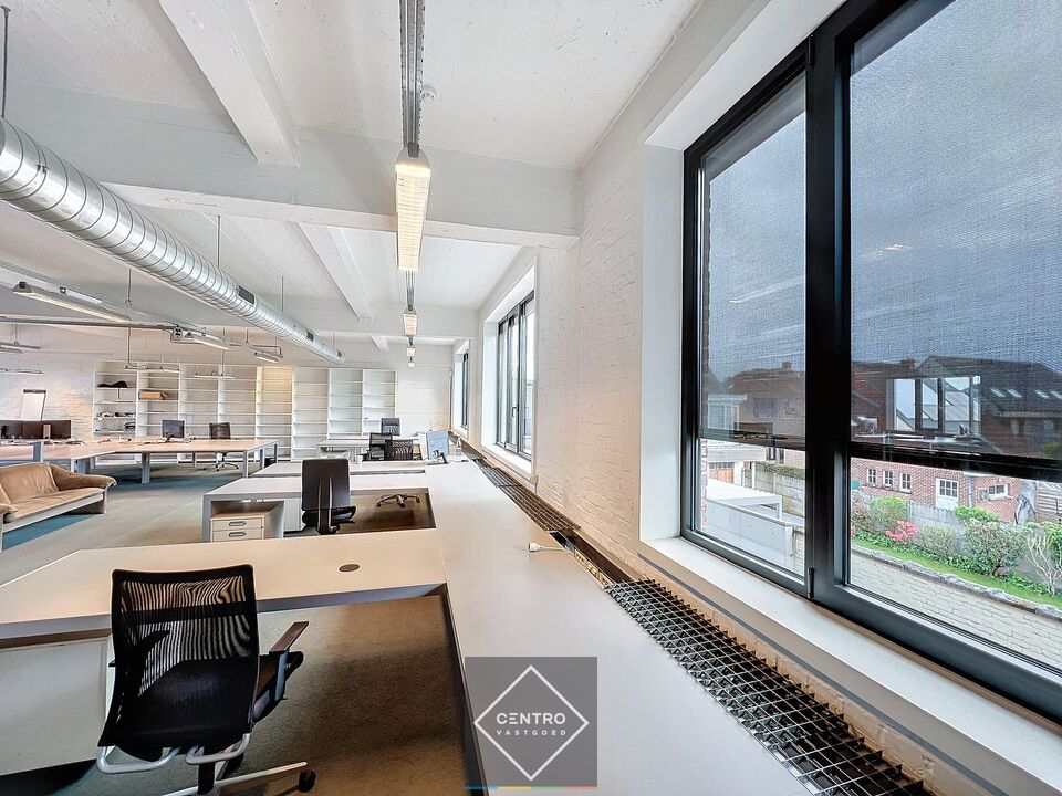 BEMEUBELDE trendy, lichtrijke kantoorruimte  te huur in centrum Roeselare ! foto 10