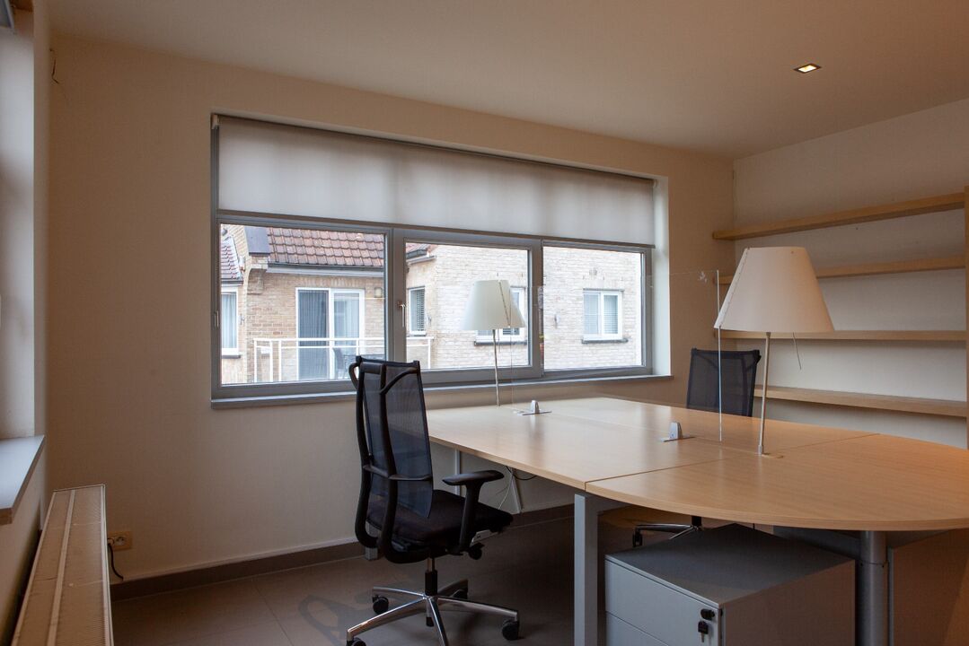 Ruim kantoor op de eerste verdieping in hartje Sint-Martens-Latem foto 9