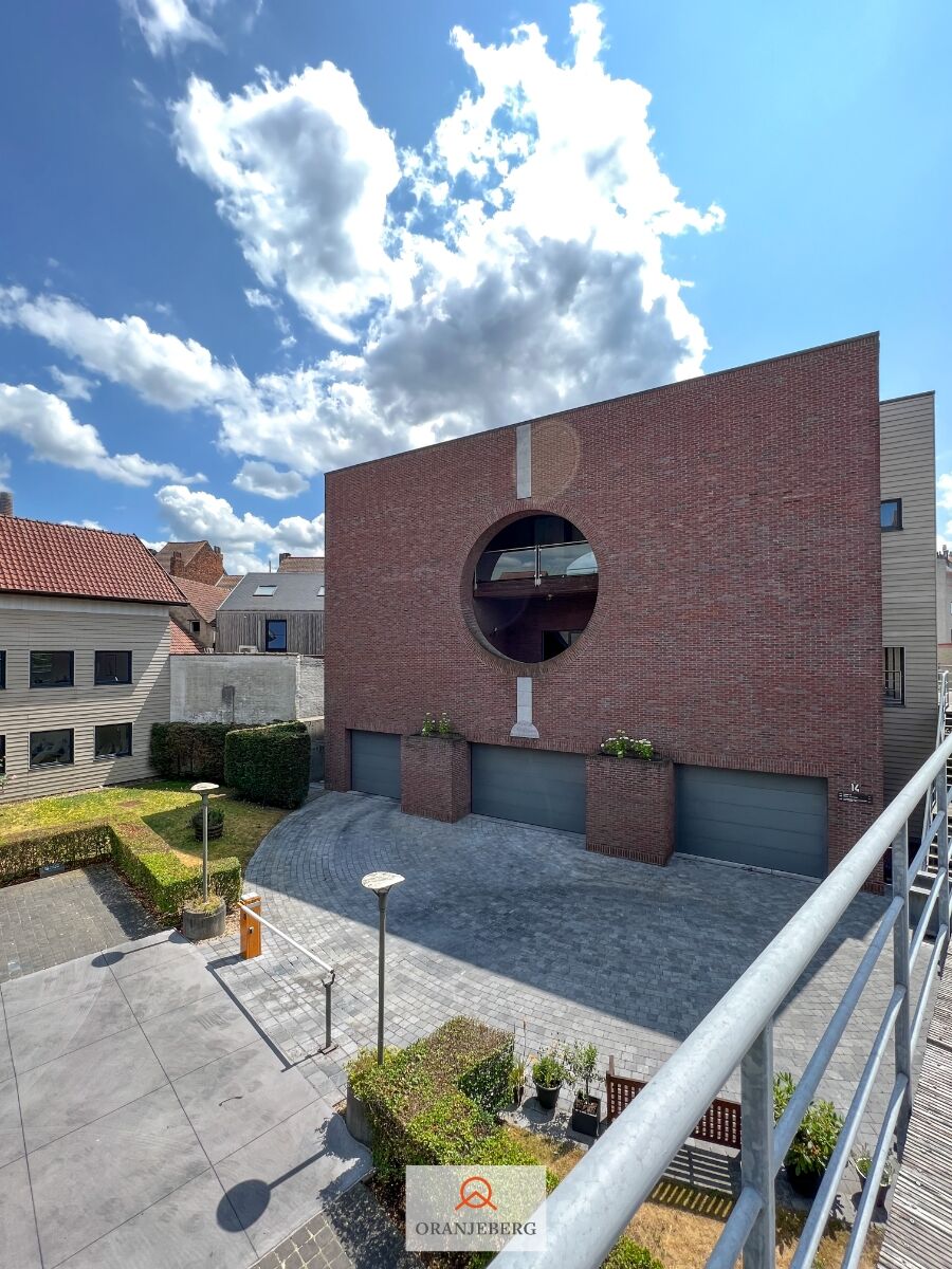 Ruime multifunctionele ruimte te huur met industriële look vlakbij Gent-centrum foto 1