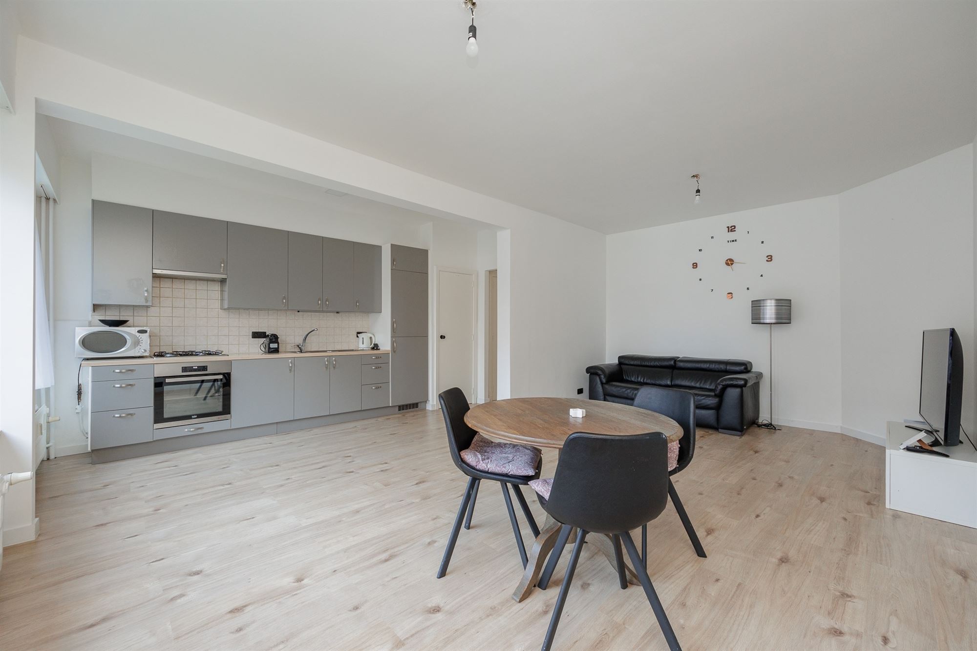Gelijkvloers appartement met terras en 2 slpks centrum Wilrijk foto 3