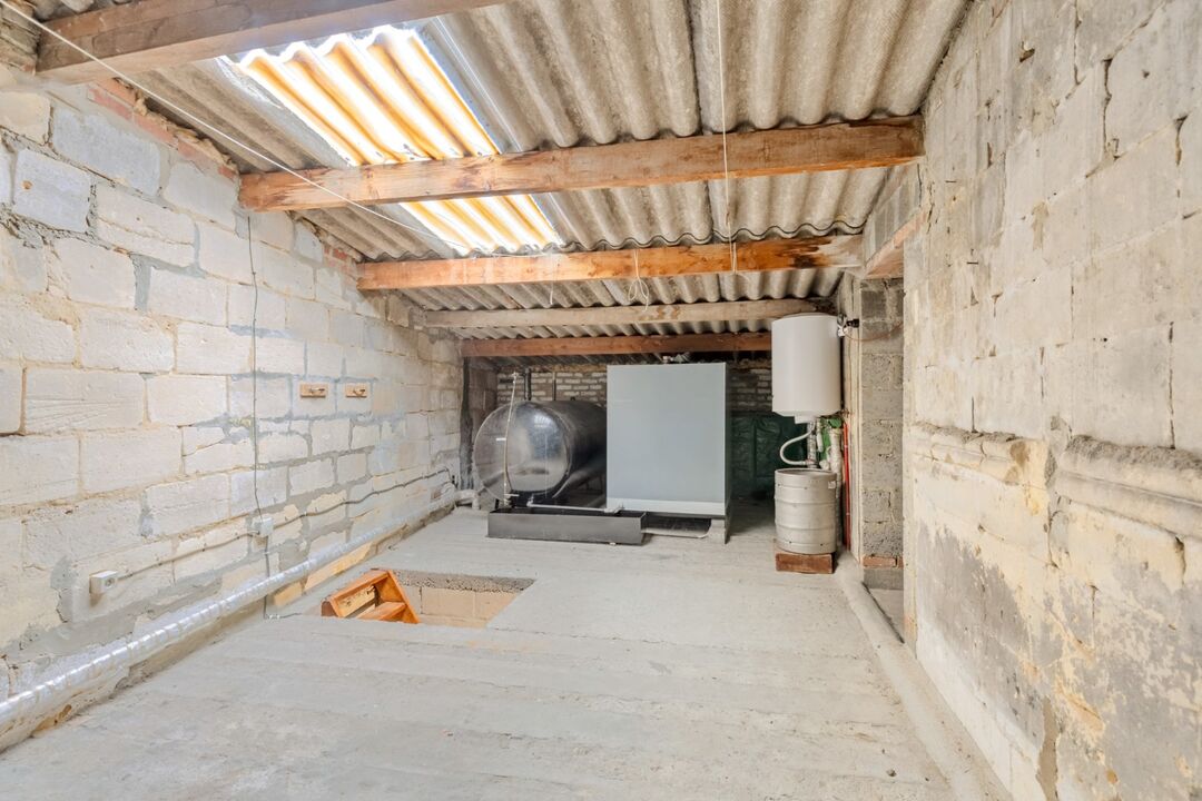 IN OPTIE - Netjes onderhouden te renoveren woning met achterliggende garage op 5a62ca foto 30