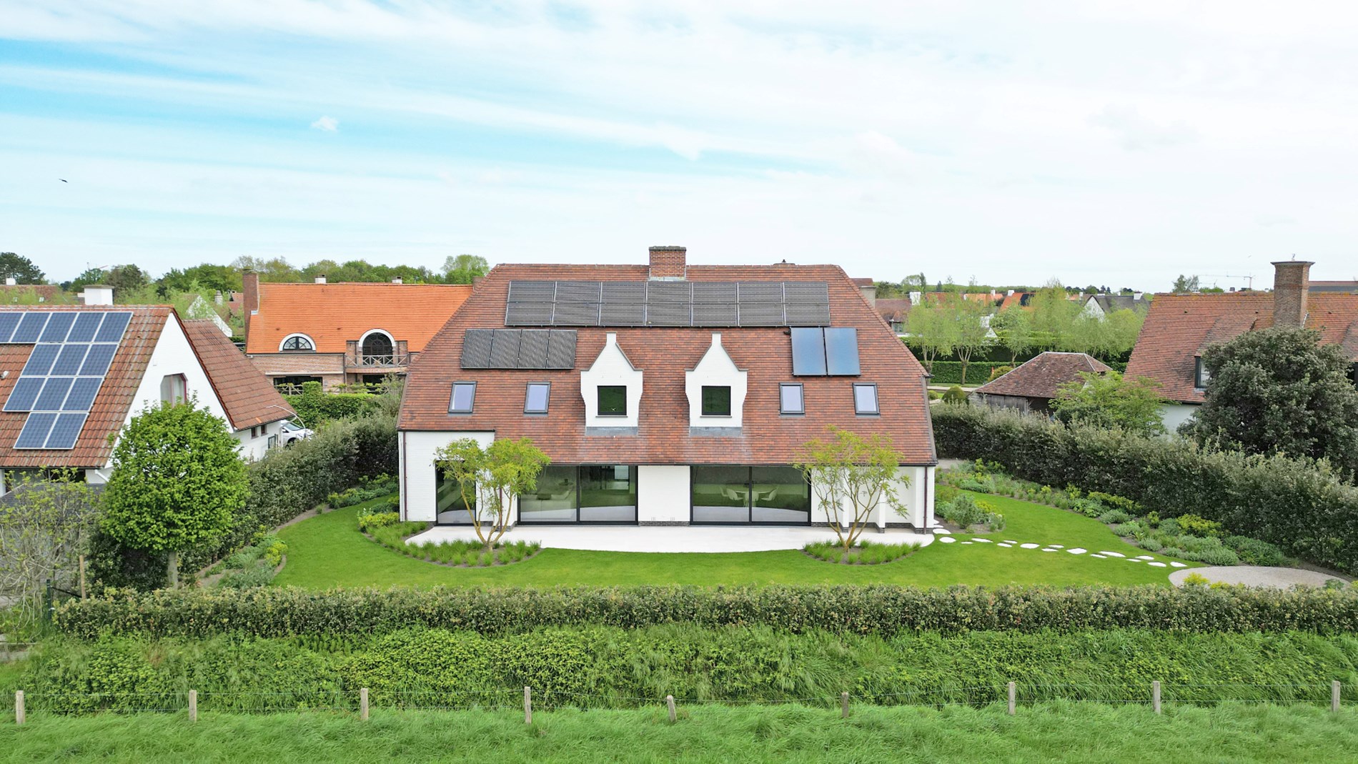 Tot in de puntjes gerenoveerde villa met adembenemend zicht over de uitgestrekte polders.  foto 23