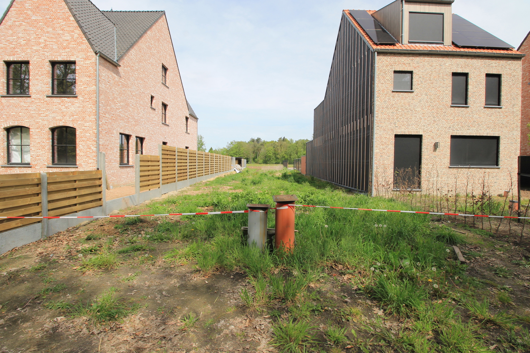 Bouwgrond van 541m² voor halfopen bebouwing op een prachtige locatie in Minderhout. foto 1